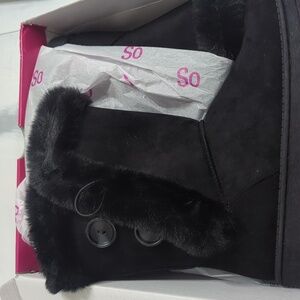 So Brand from Kohl's. Black boots new in box